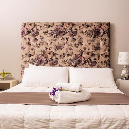 Vivar Hotel Tiranë Bilik gambar